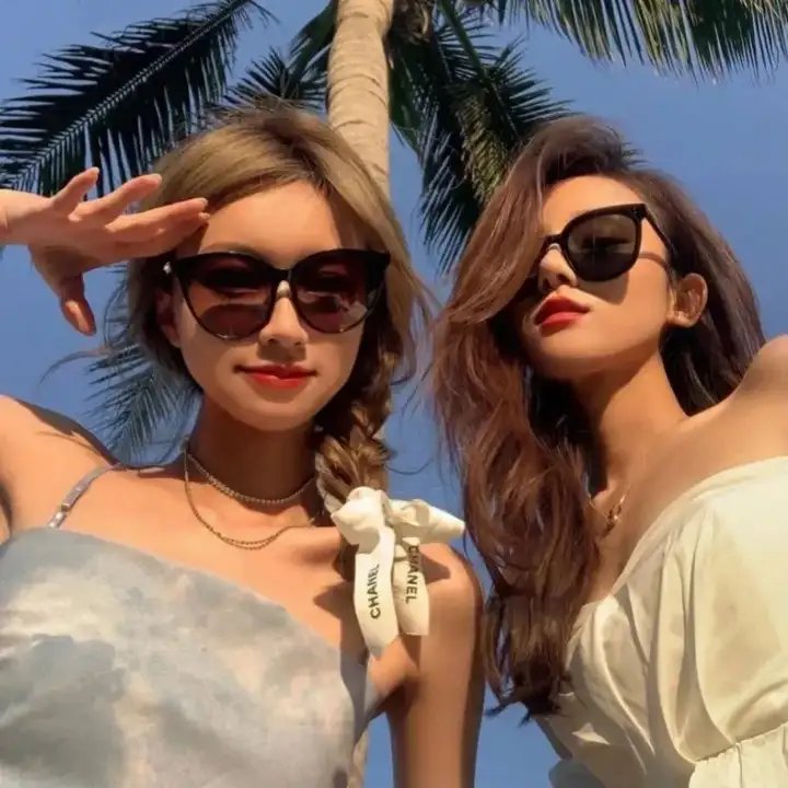 女校春色海报