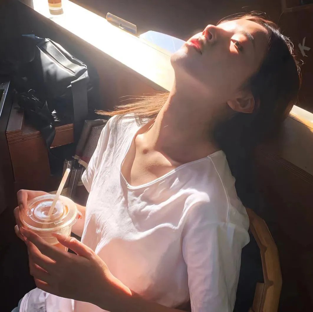 艳尼影后失忆汉海报